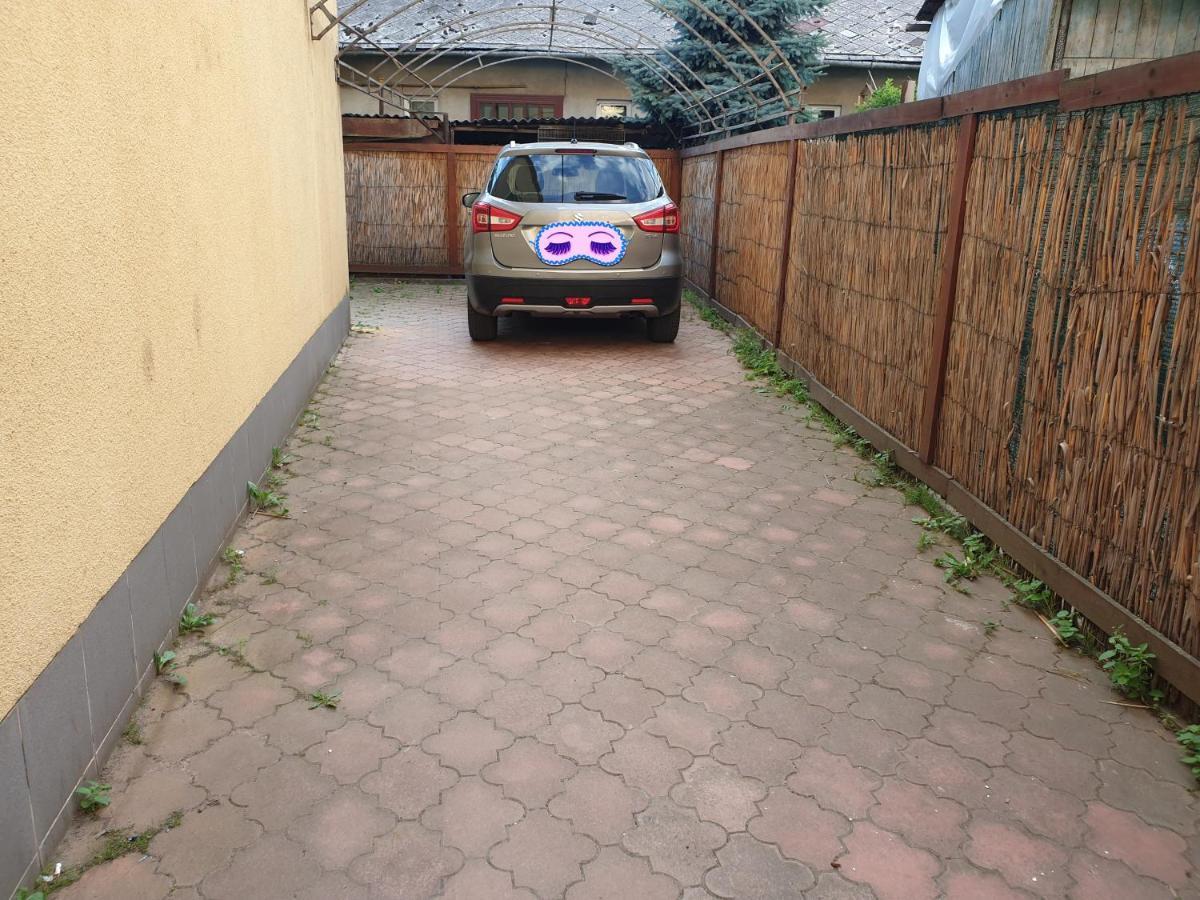 Мандри Хостел Ужгород Екстериор снимка